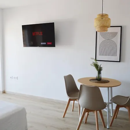 Apartment With Swimming Pool Open Year *