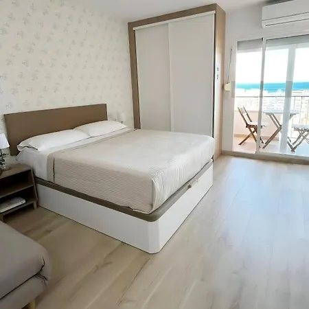 Apartment With Swimming Pool Open Year