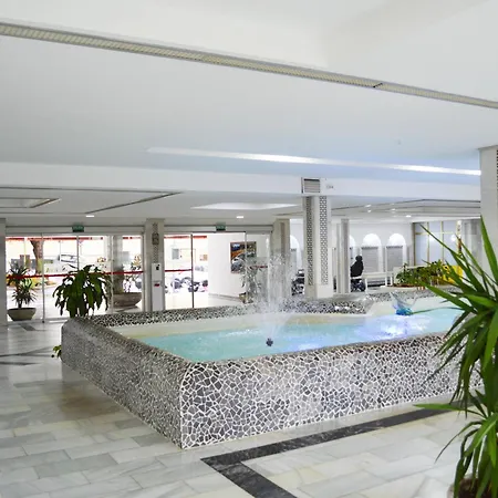 Apartment With Swimming Pool Open Year